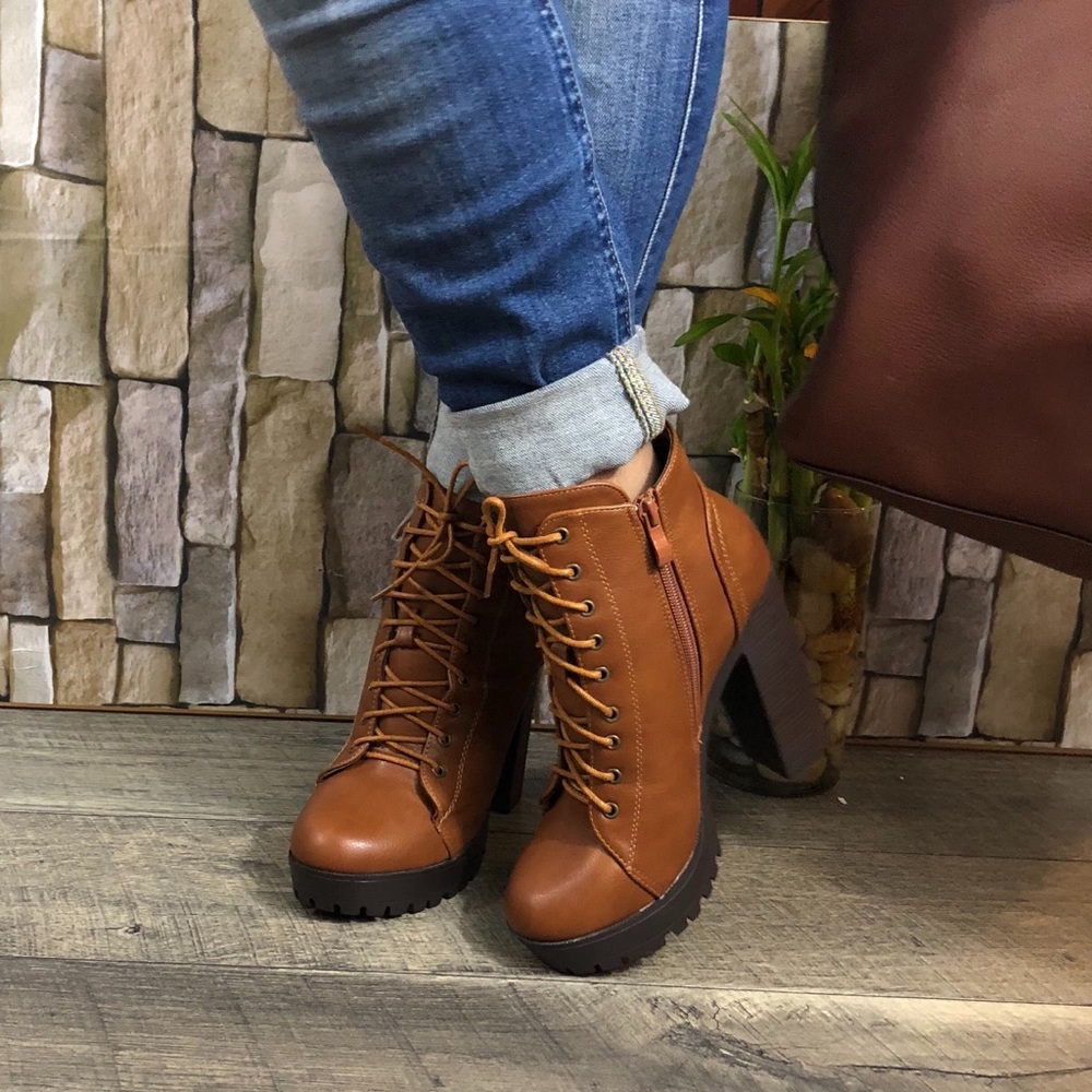 TAN LACE UP CHUNKY PLATFORM ANKLE - Picture 2 of 8